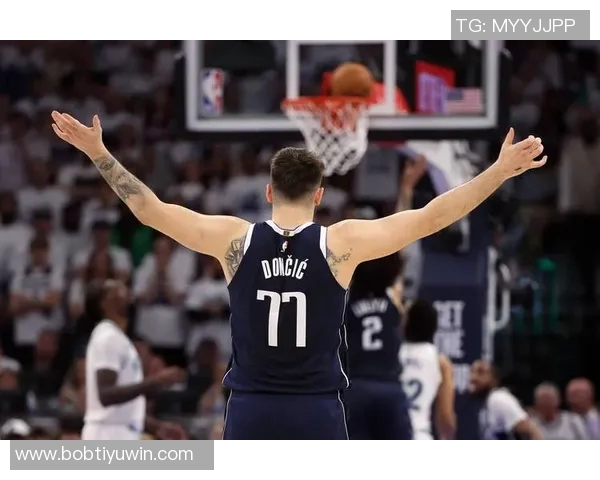 东契奇生涯第八次豪取45分10篮板5三分创历史新高超越哈登独享第一